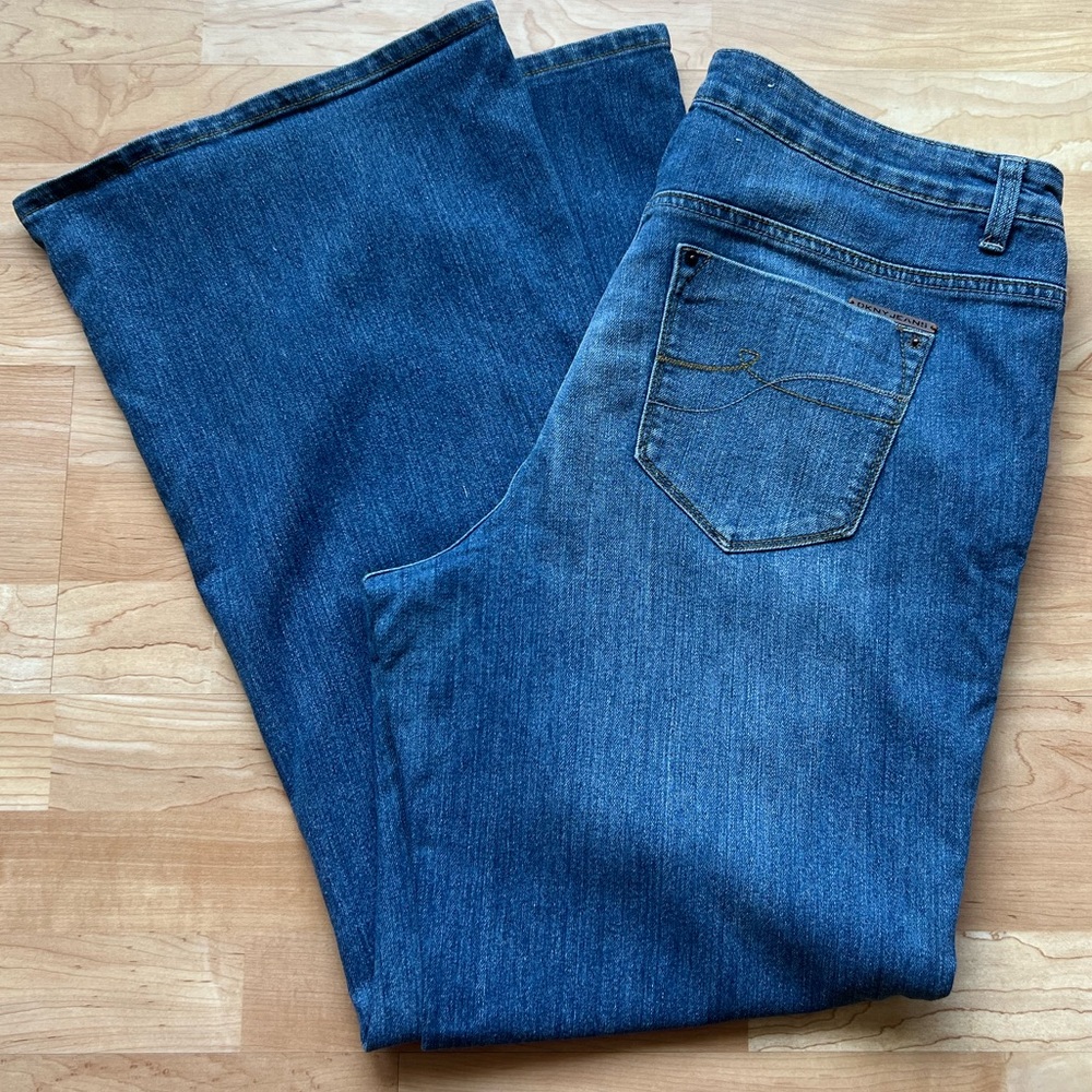 DKNY Boot Cut Jeans Plus Size 20 WR Denim Spring Street Jeans 31” inseam
